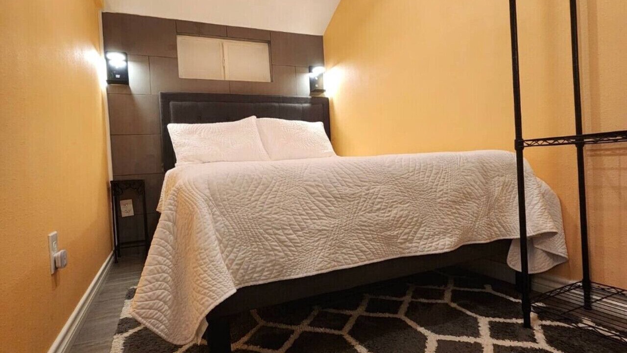 Photo of Bedroom in Northwest Los Angeles Heights