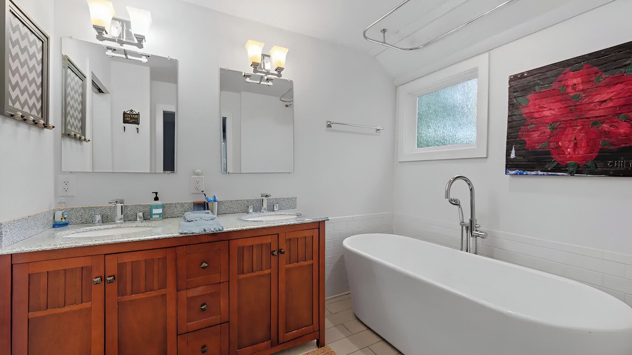 Photo of Bathroom in Morningside-Lenox Park