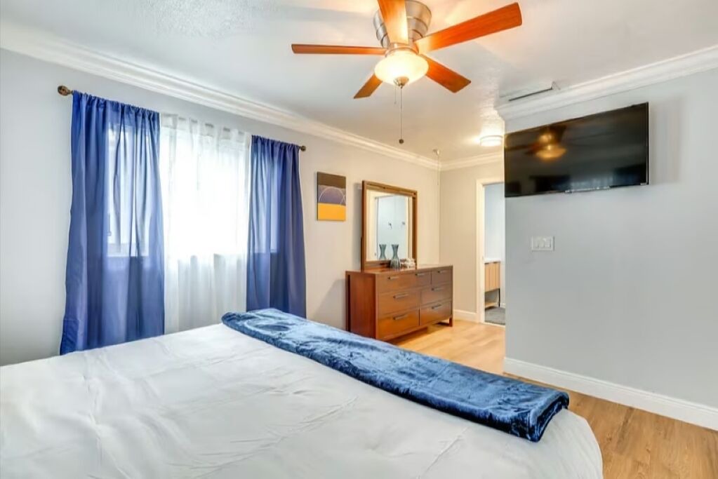 Photo of Bedroom in Sunrise