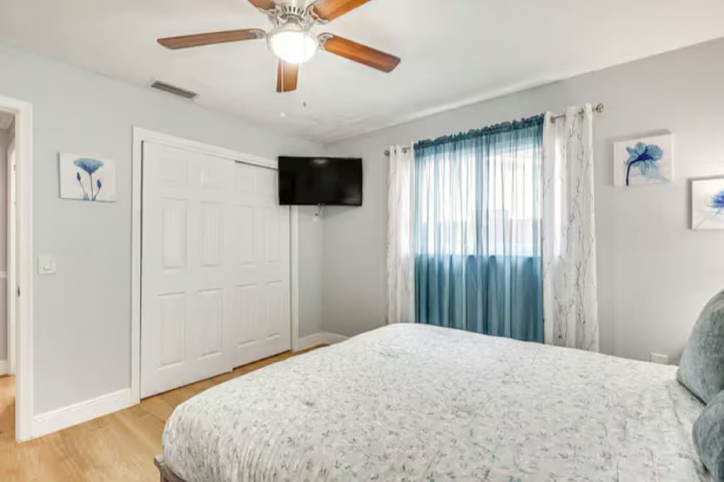 Photo of Bedroom in Sunrise