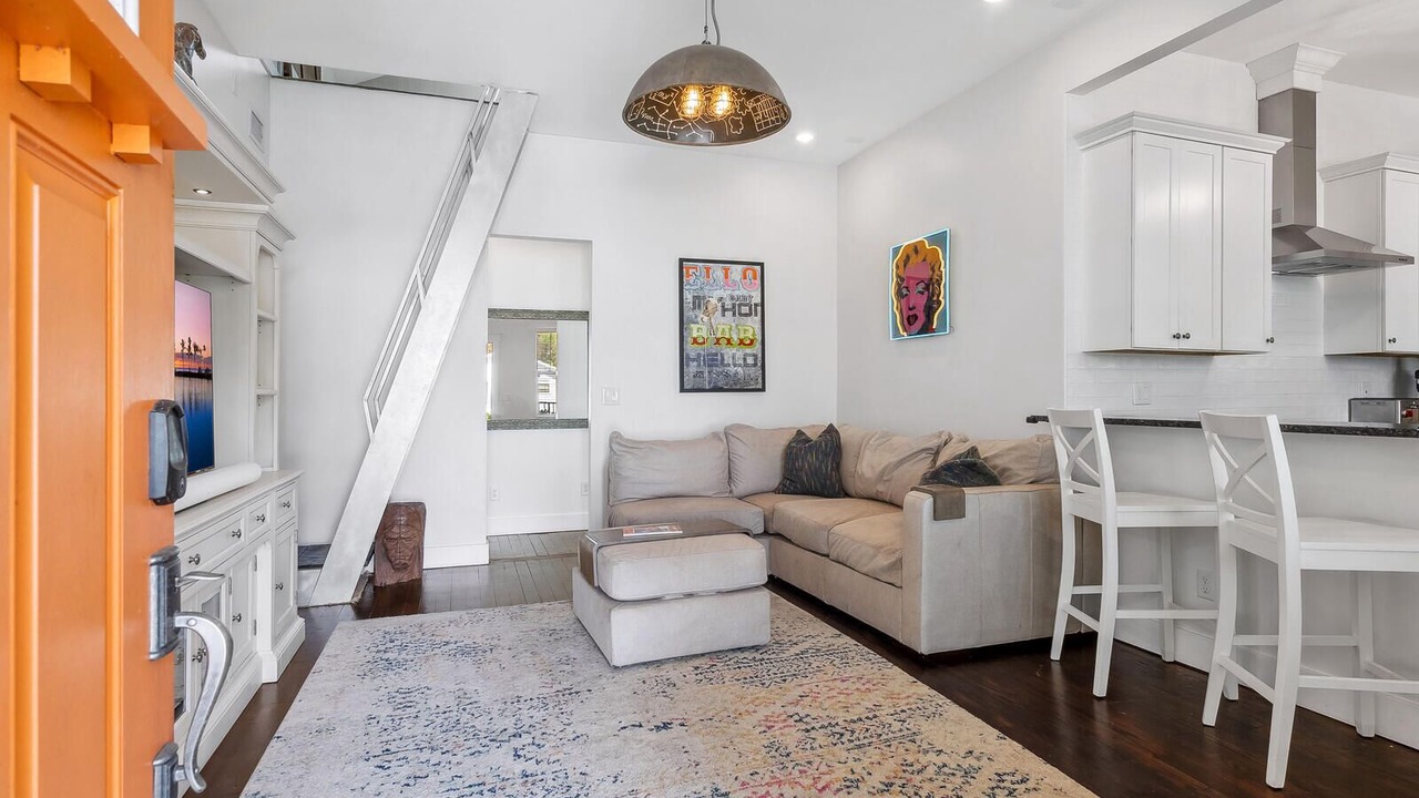 Photo of Livingroom in Laurel Park