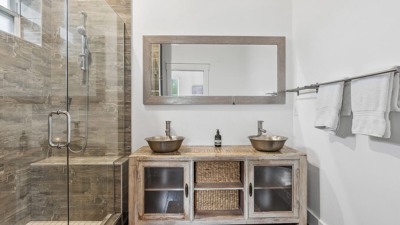 Photo of Bathroom in Laurel Park