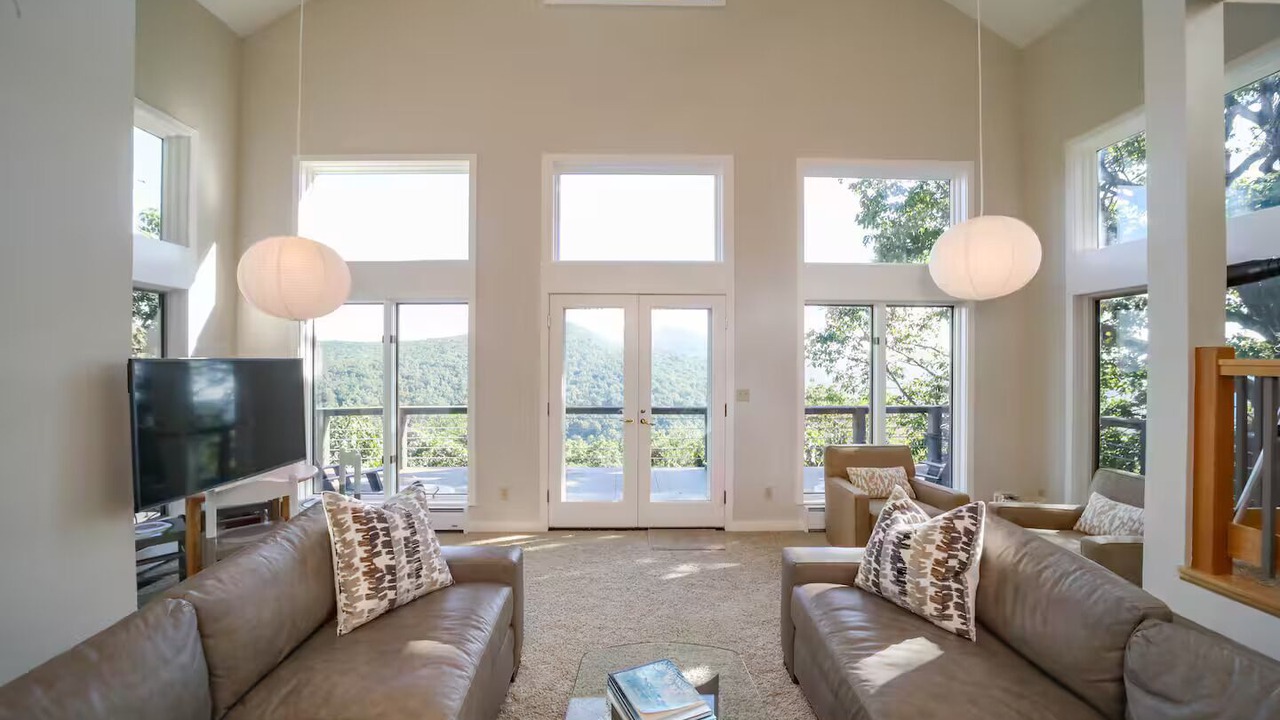 Photo of Livingroom in Chestnut Springs