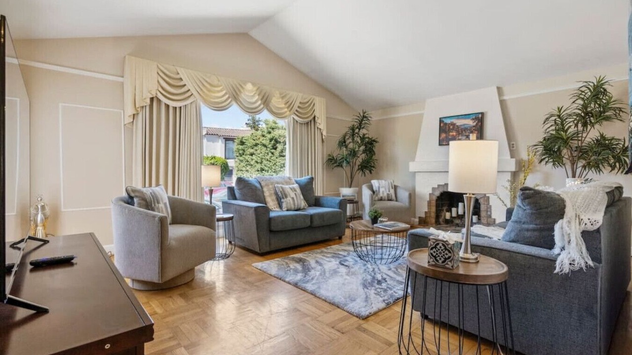 Photo of Livingroom in Millbrae