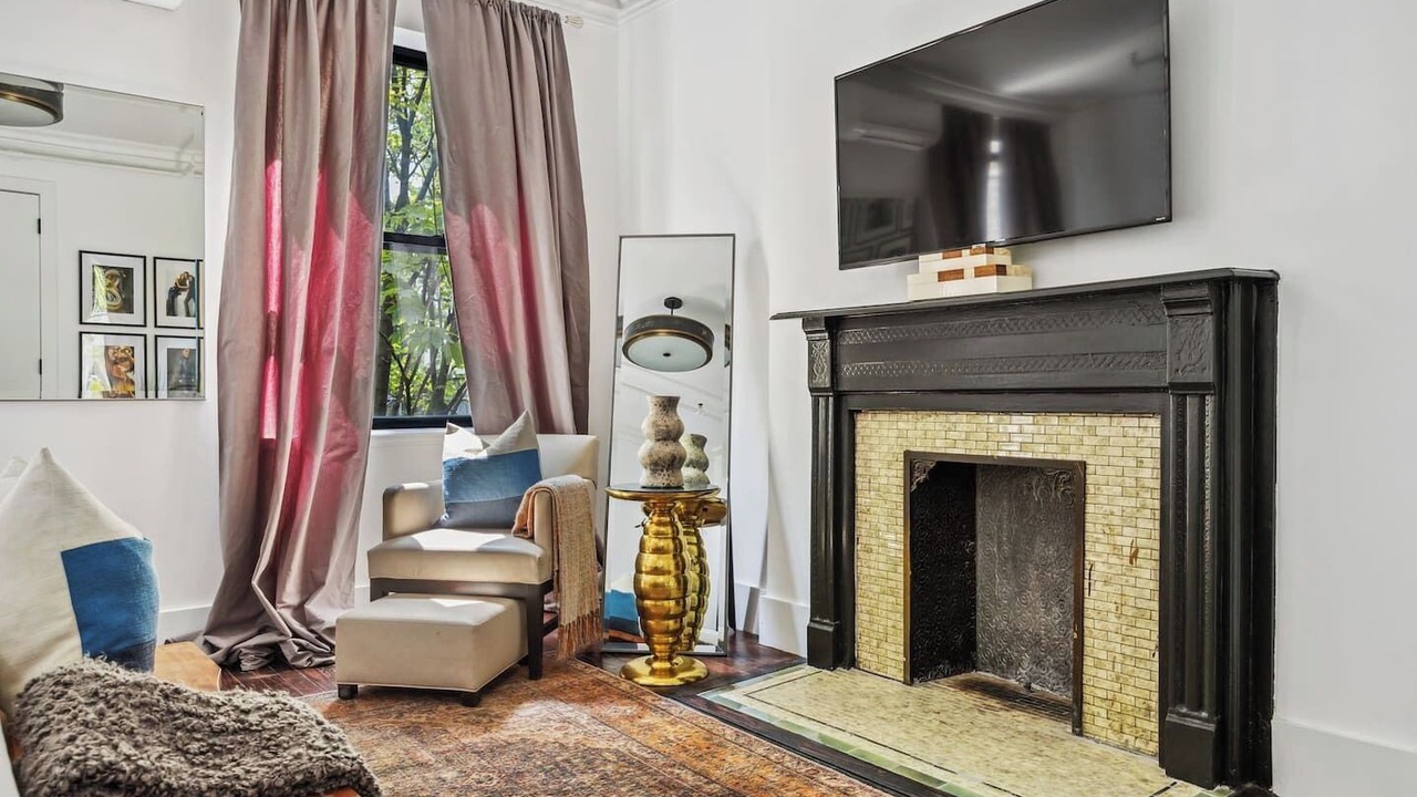 Photo of Livingroom in Hamilton Heights