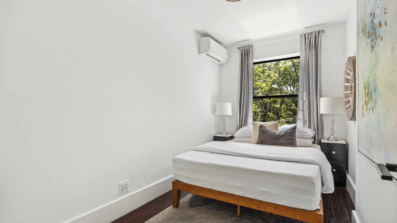 Photo of Bedroom in Hamilton Heights