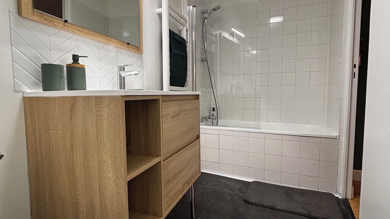 Photo of Bathroom in Downtown Angers