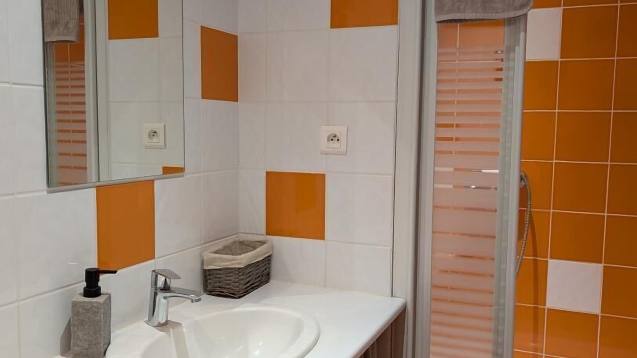 Photo of Bathroom in Beaujolais Pierres Dorees