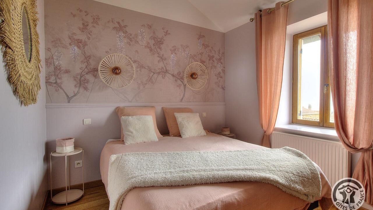 Photo of Bedroom in Beaujolais Pierres Dorees
