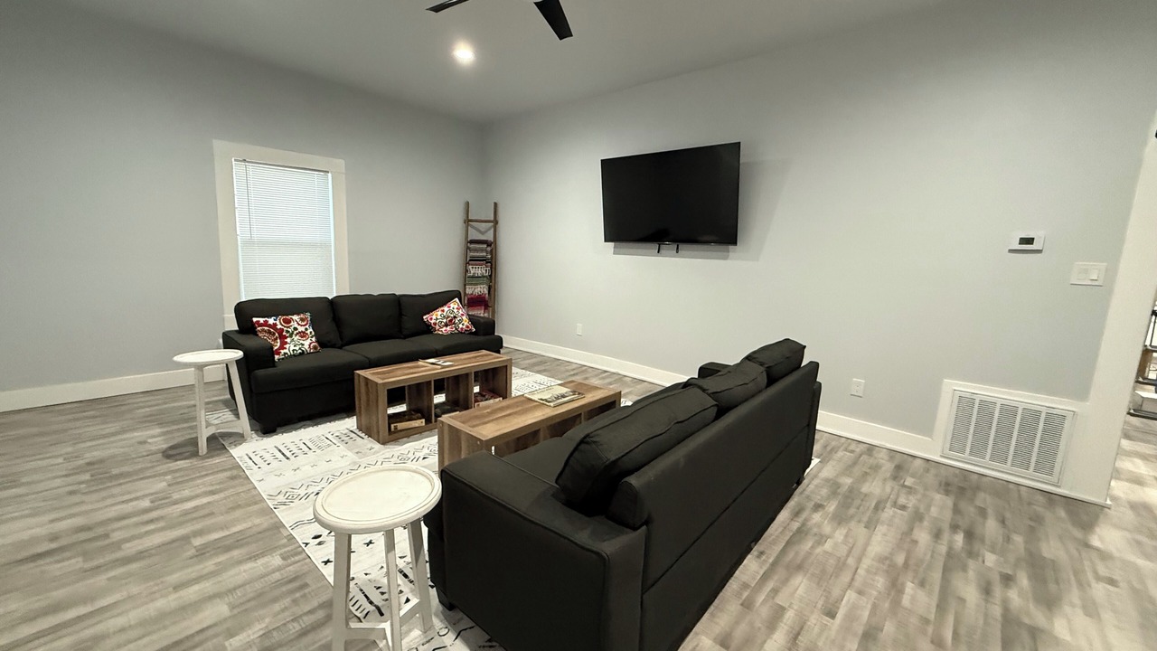 Photo of Livingroom in Government Hill