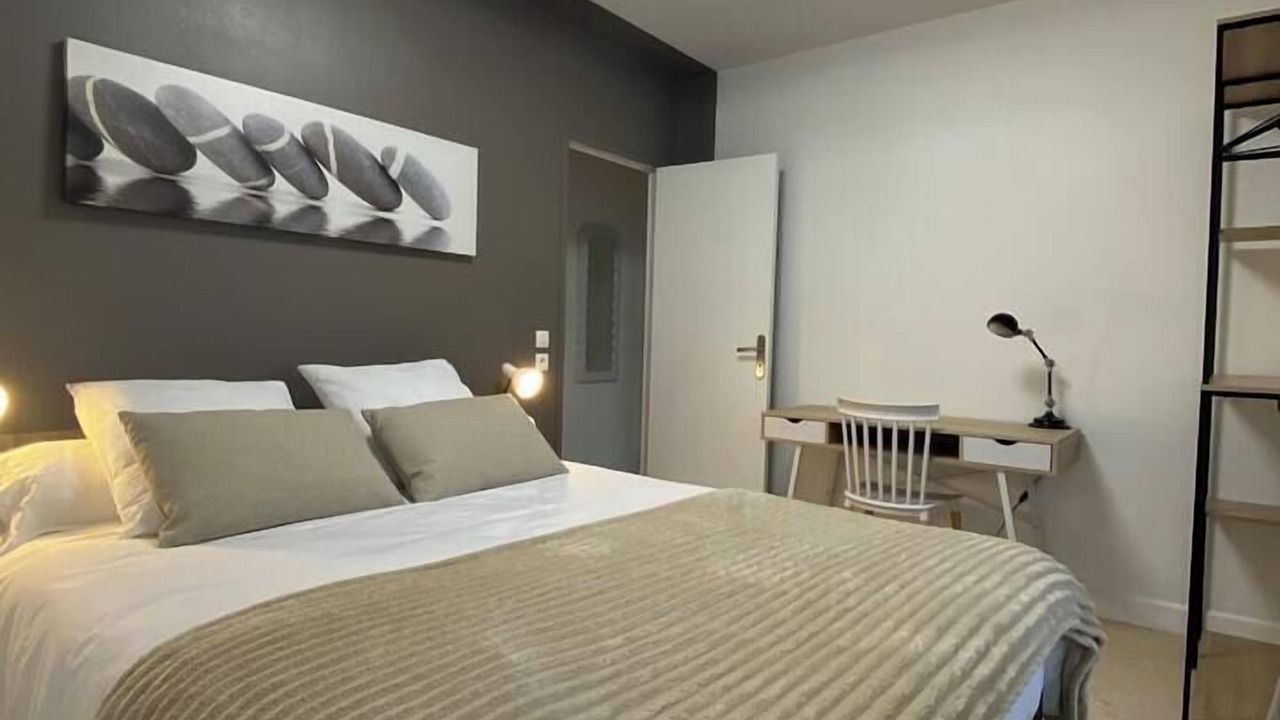 Photo of Bedroom in Saint-Amand-en-Puisaye