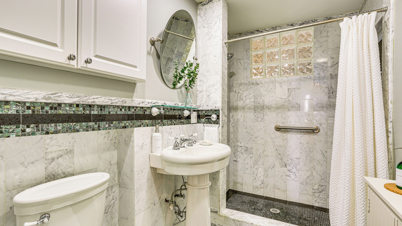 Photo of Bathroom in Sparrow Bush