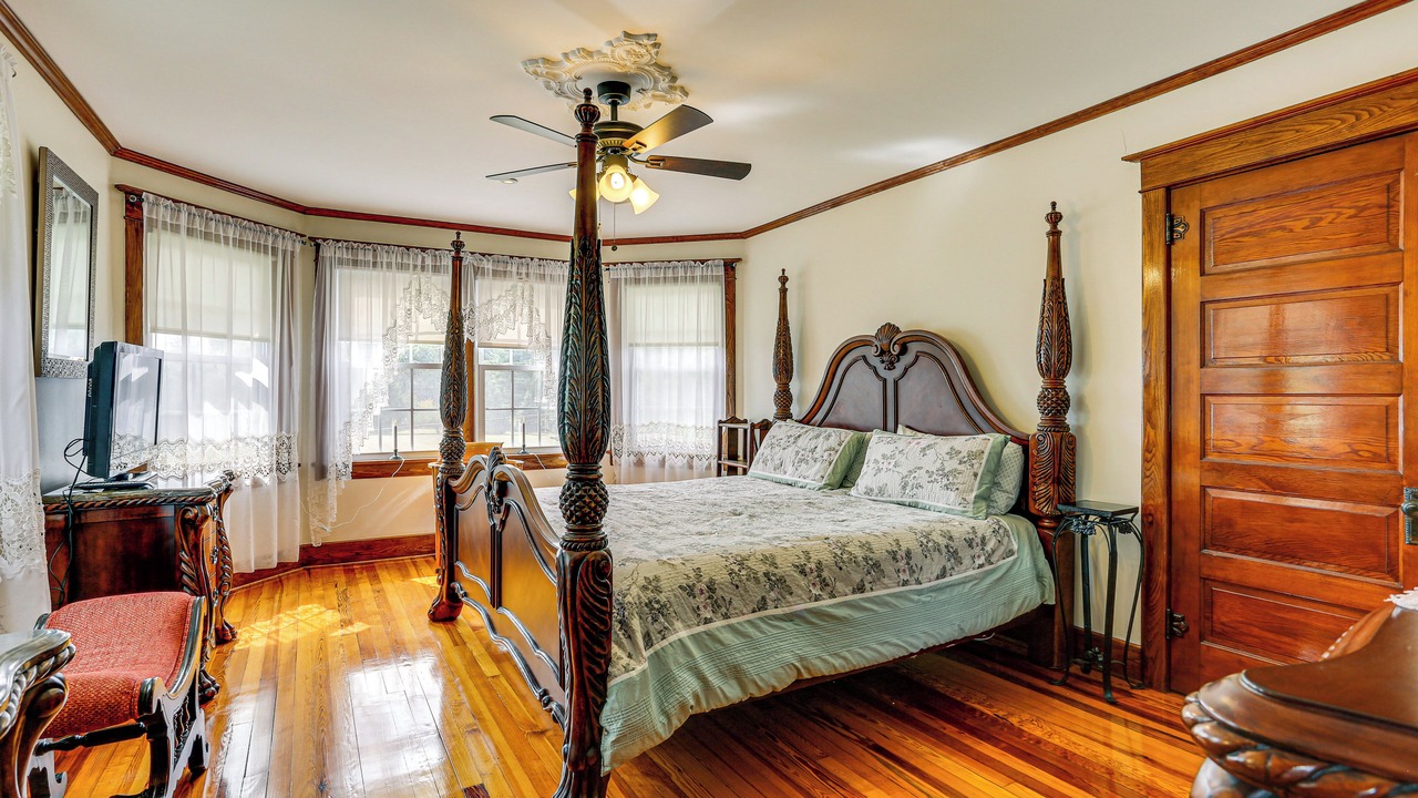 Photo of Others in Sparrow Bush