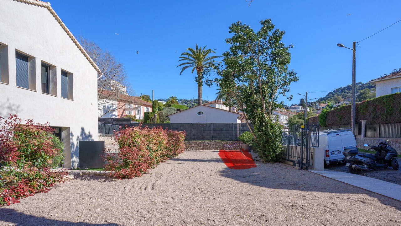 Photo of Outdoor in California - Pezou