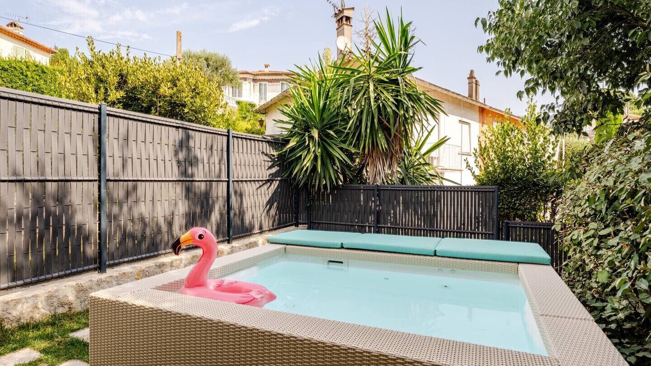 Photo of Outdoor in California - Pezou