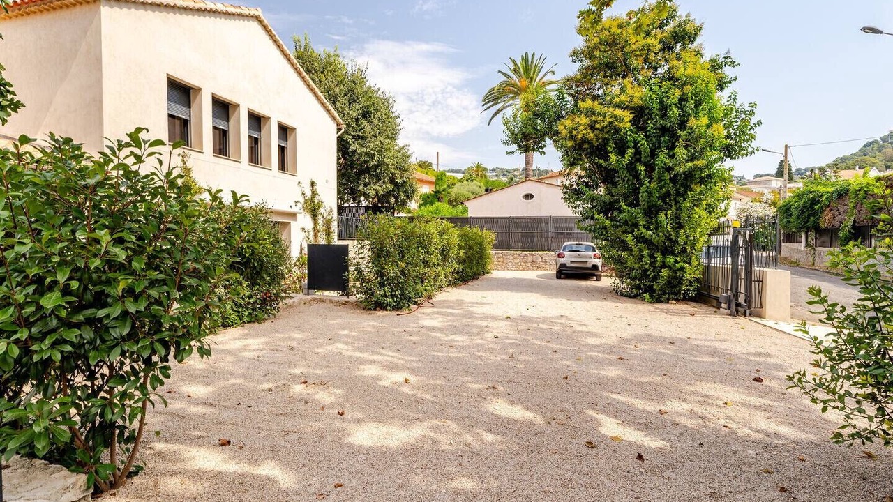 Photo of Outdoor in California - Pezou