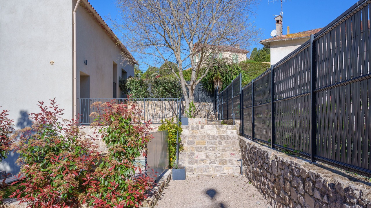 Photo of Outdoor in California - Pezou