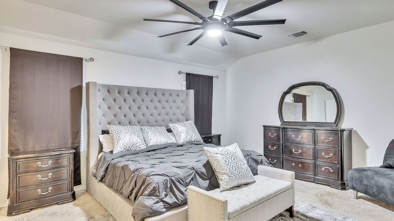 Photo of Bedroom in Manor