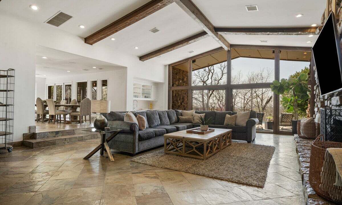 Photo of Livingroom in South Tulsa