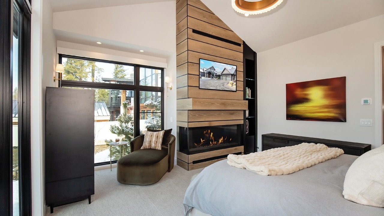 Photo of Bedroom in Roslyn