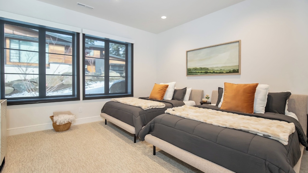 Photo of Bedroom in Roslyn