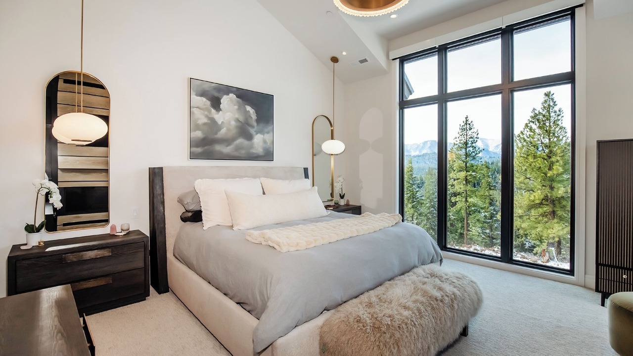 Photo of Bedroom in Roslyn