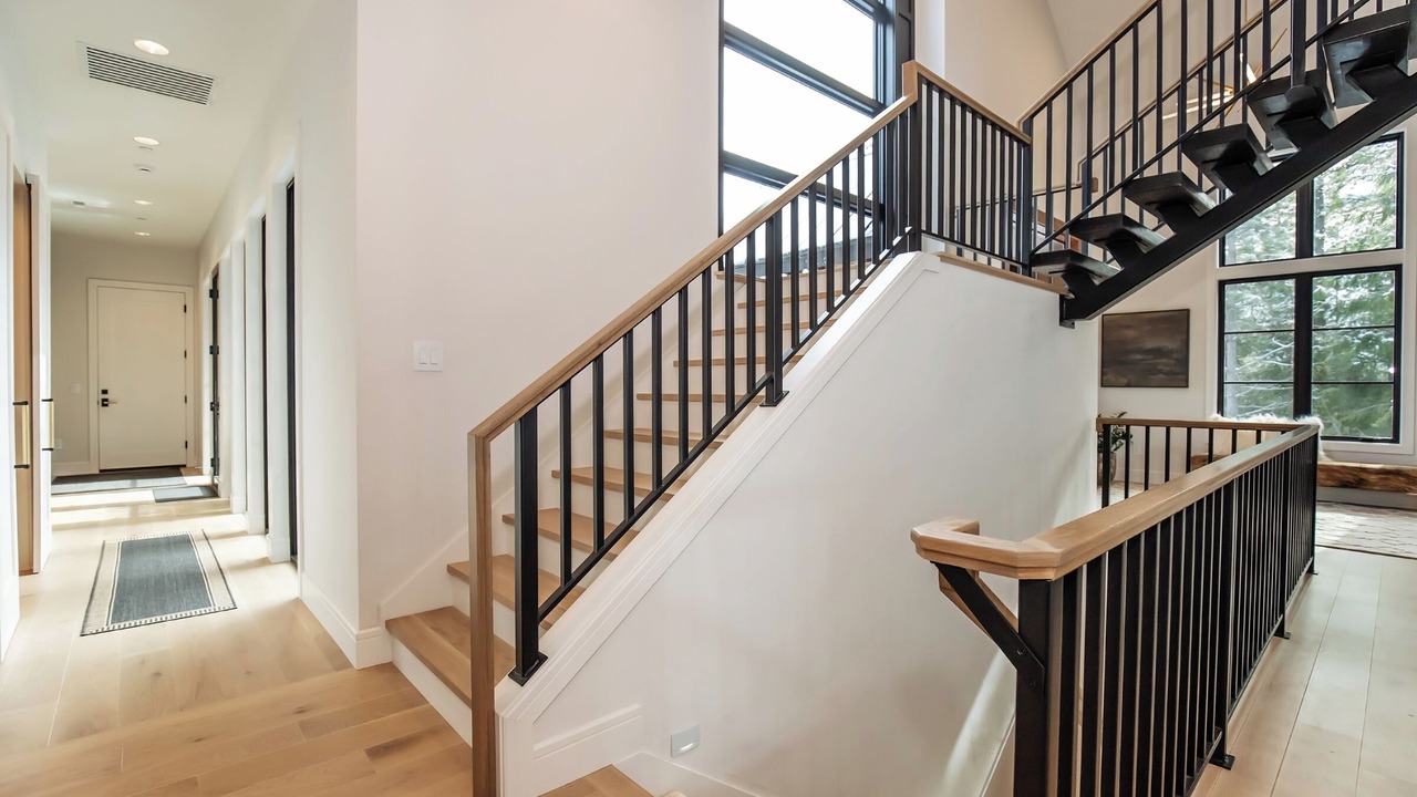 Photo of Others in Roslyn