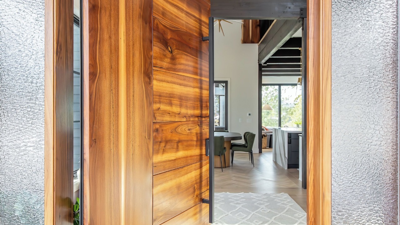 Photo of Others in Roslyn