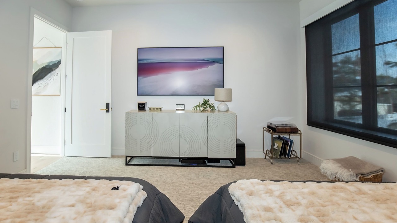 Photo of Bedroom in Roslyn