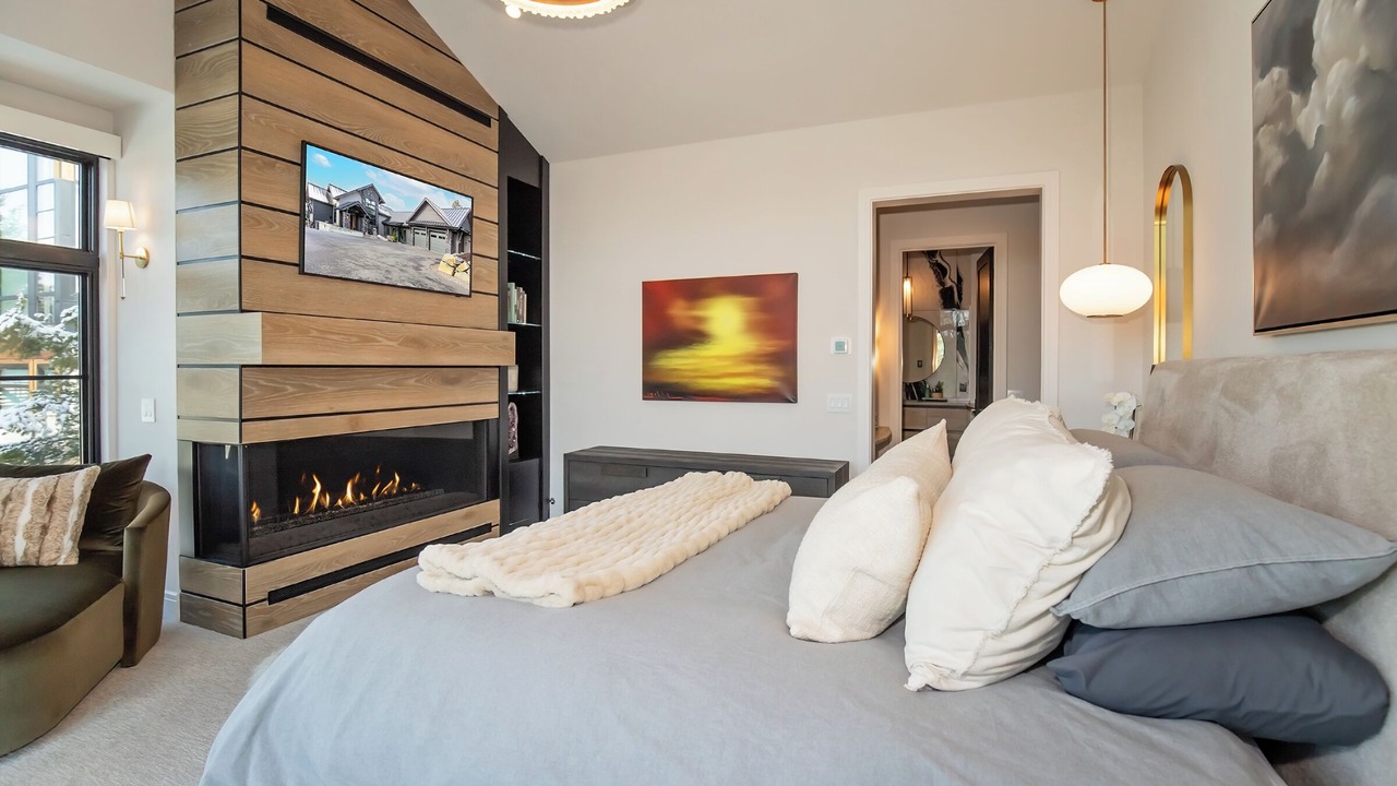 Photo of Bedroom in Roslyn