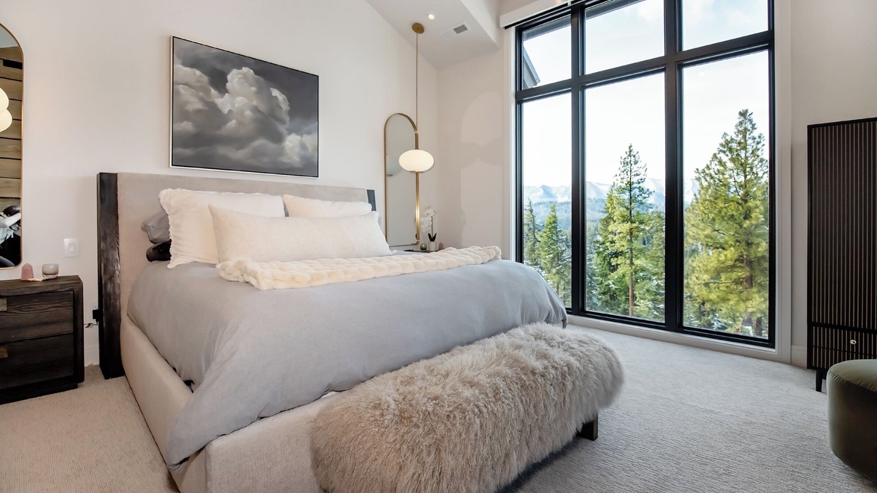 Photo of Bedroom in Roslyn