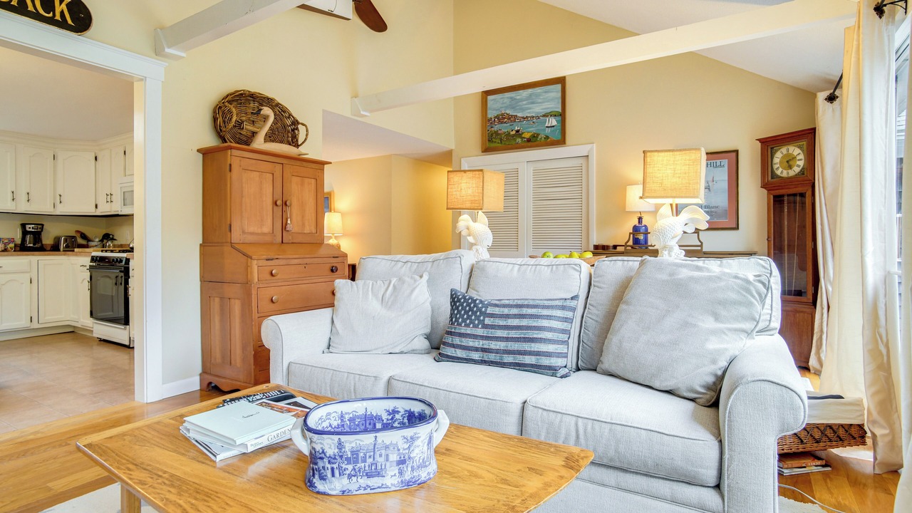 Photo of Livingroom in Mashpee