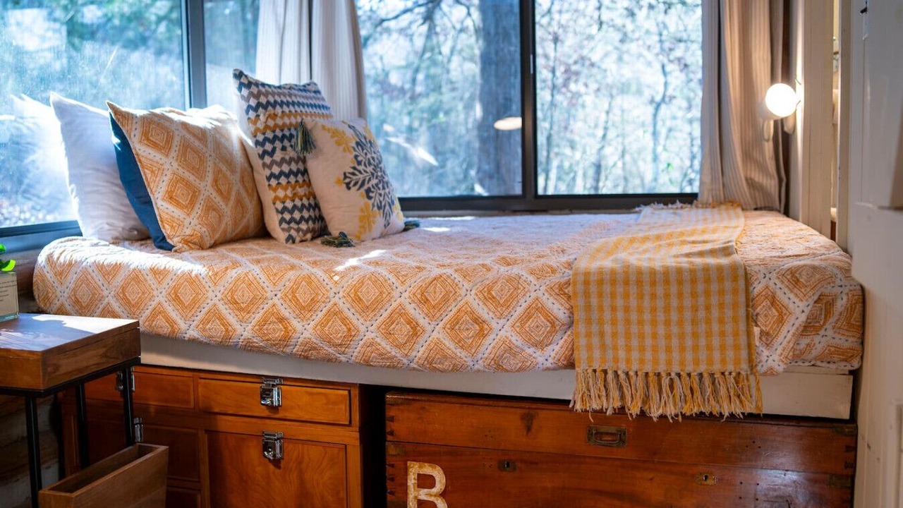 Photo of Bedroom in Eureka Springs Historic District