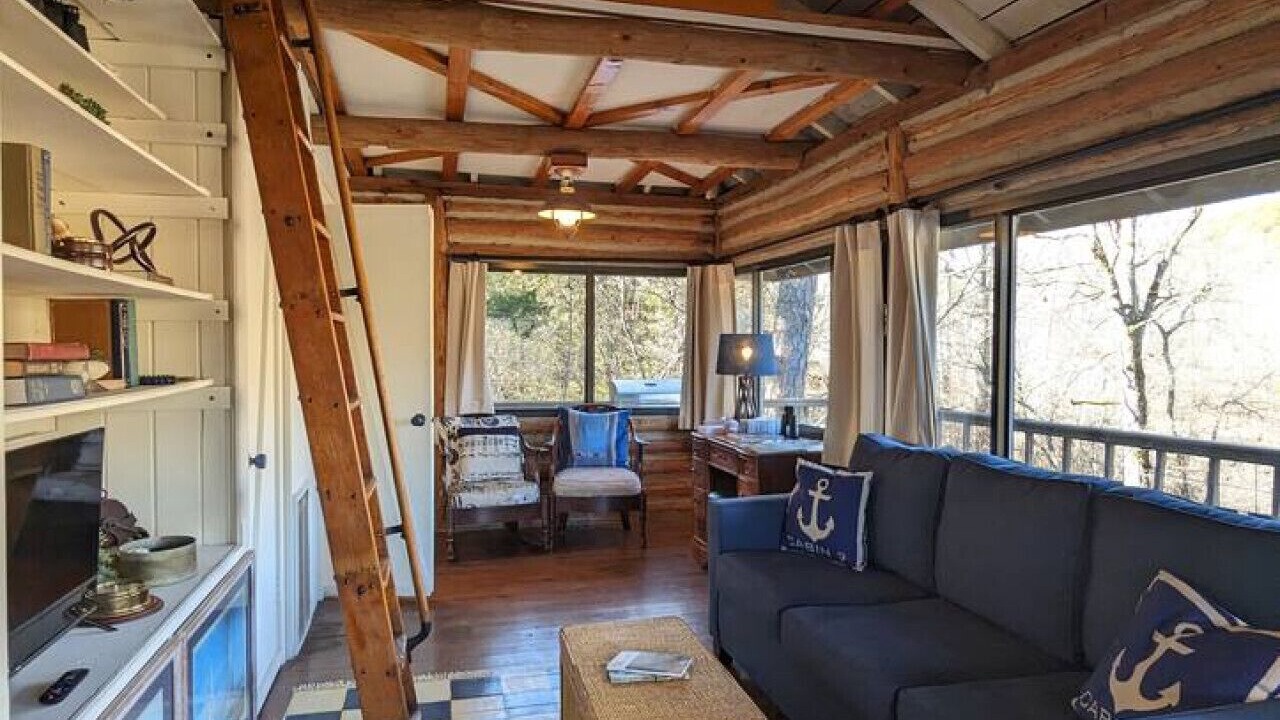Photo of Livingroom in Eureka Springs Historic District