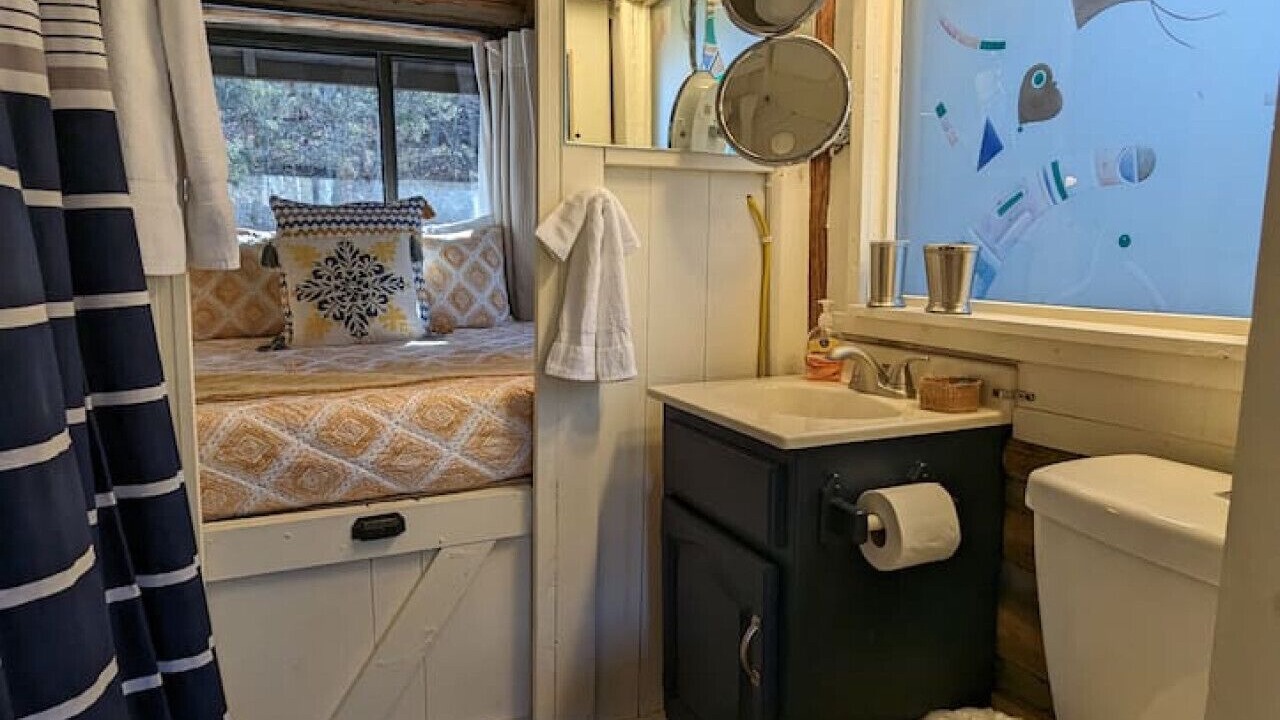 Photo of Bathroom in Eureka Springs Historic District