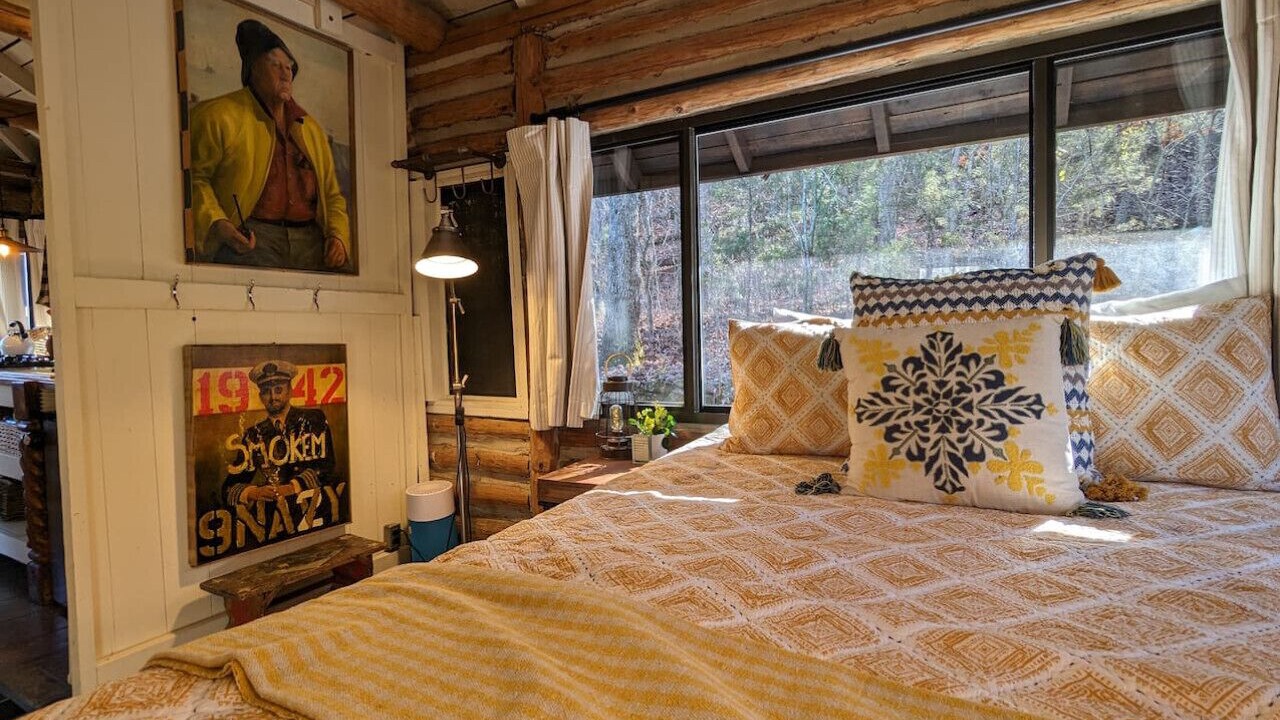 Photo of Bedroom in Eureka Springs Historic District