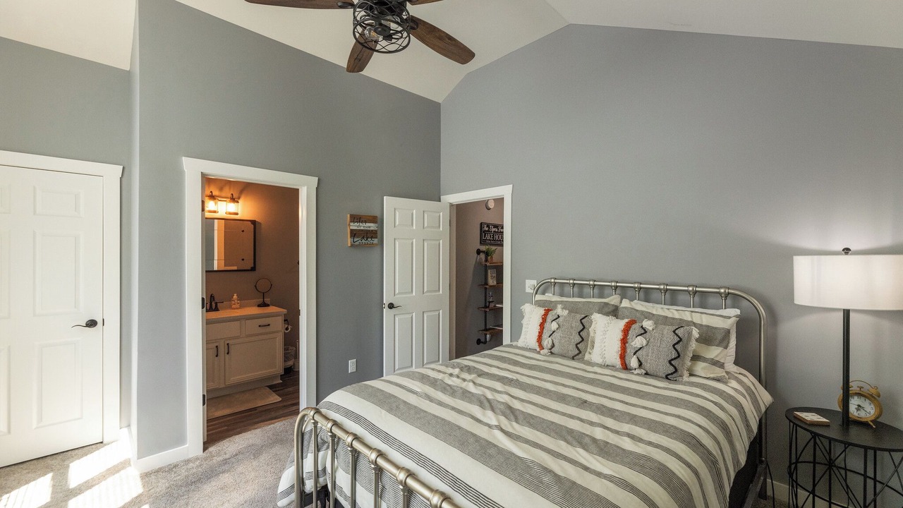 Photo of Bedroom in Grand Rivers
