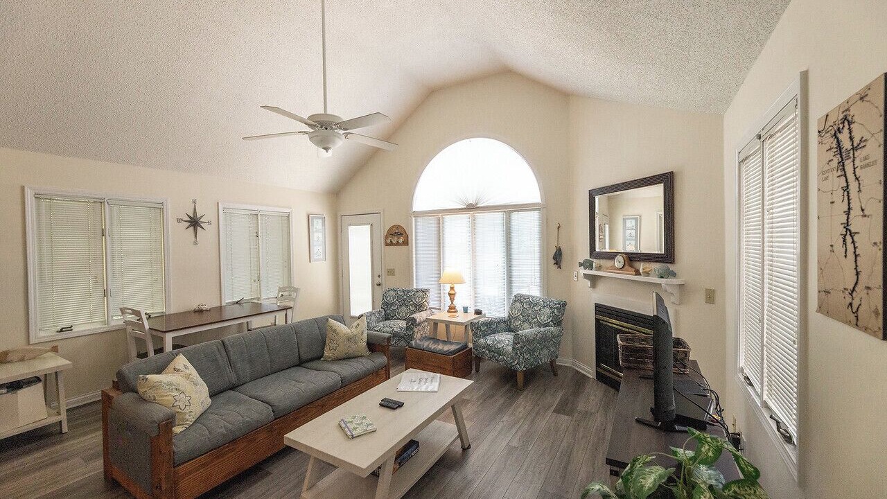 Photo of Livingroom in Grand Rivers