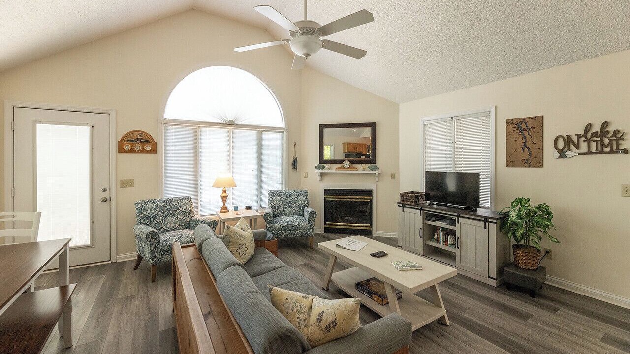 Photo of Livingroom in Grand Rivers