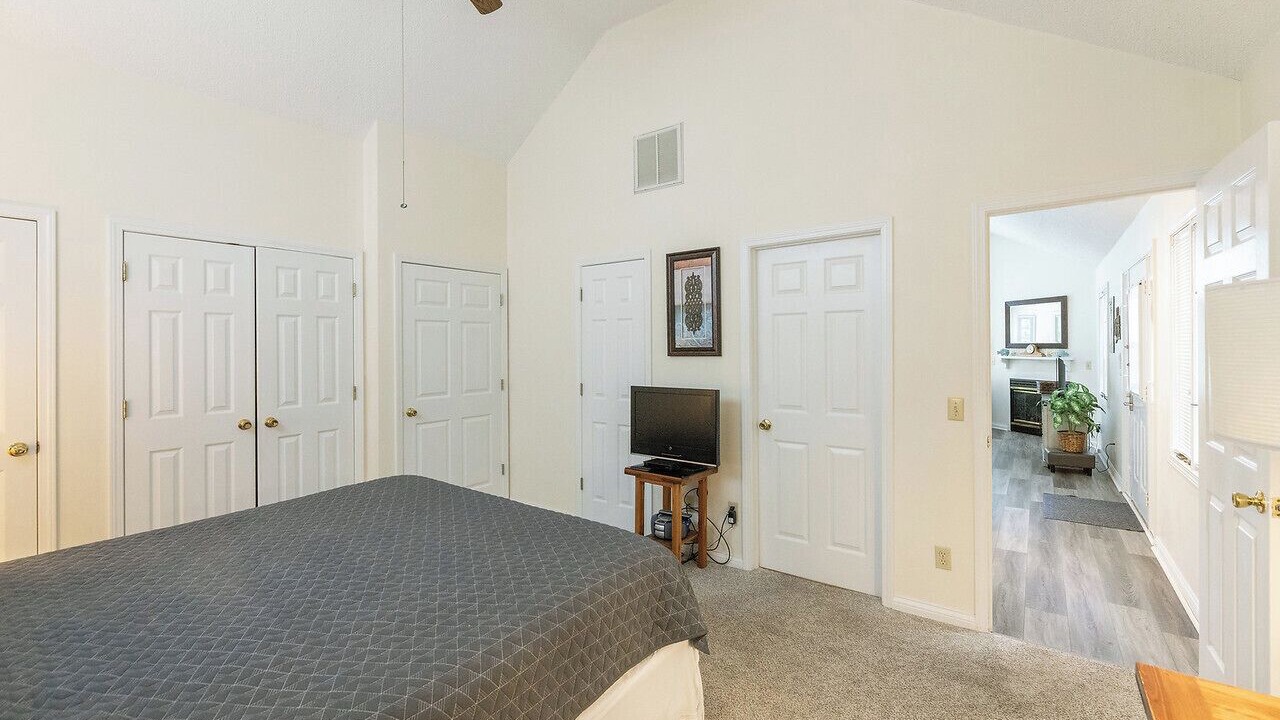 Photo of Bedroom in Grand Rivers