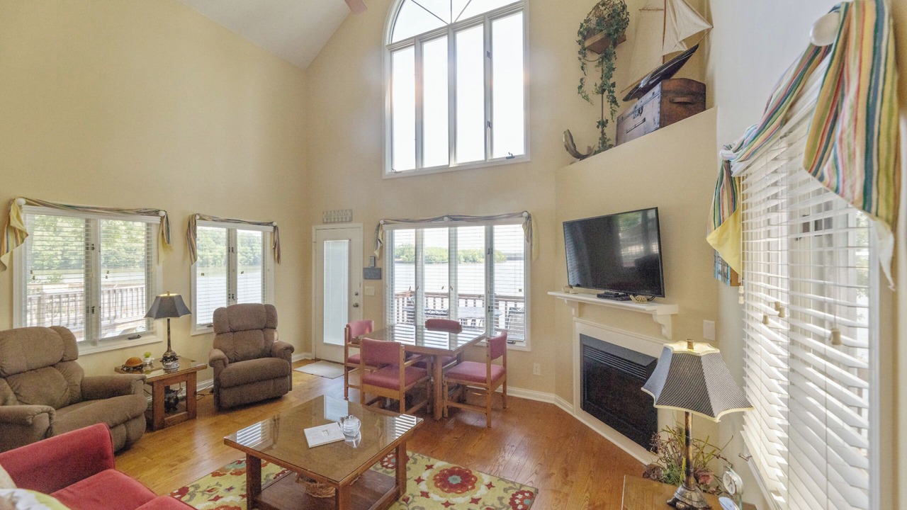 Photo of Livingroom in Grand Rivers