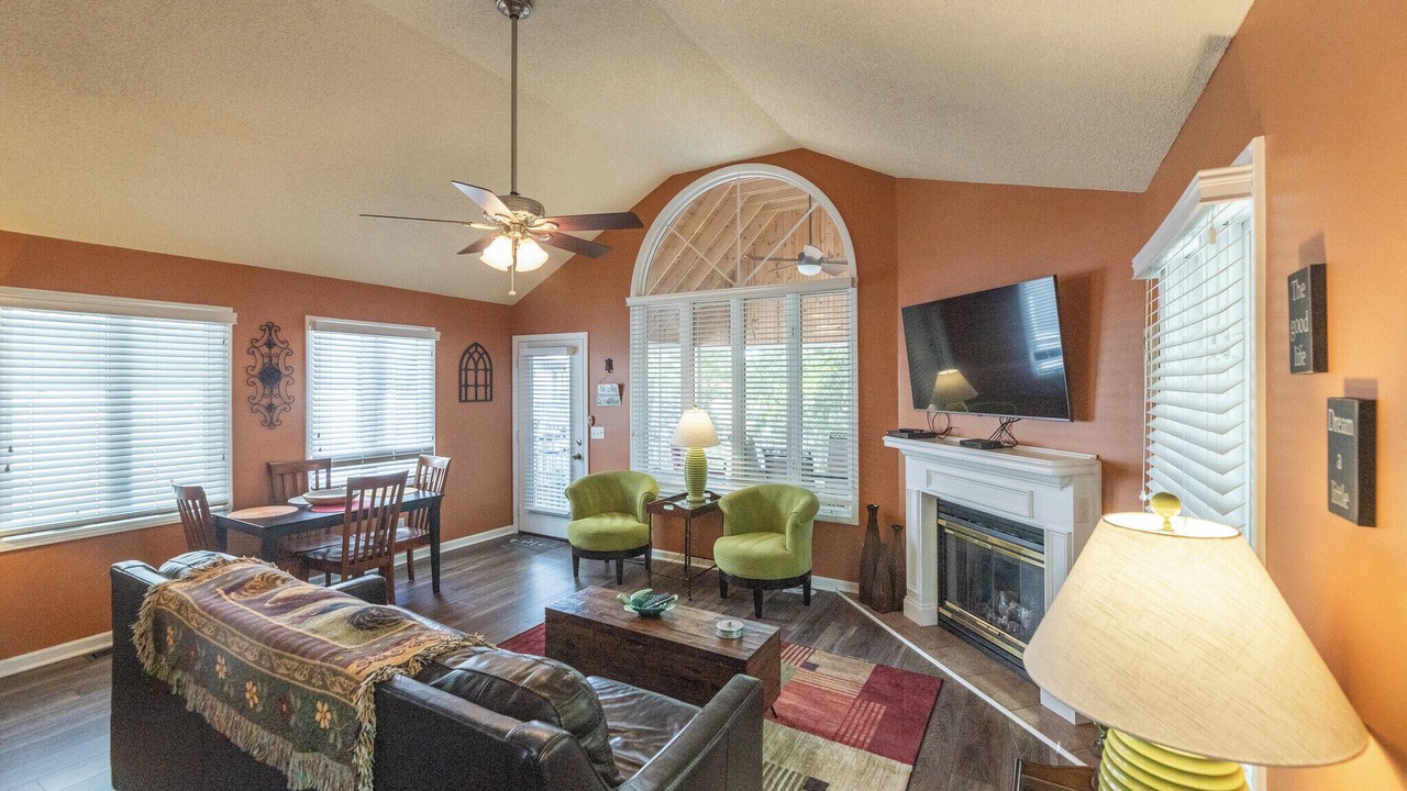 Photo of Livingroom in Grand Rivers