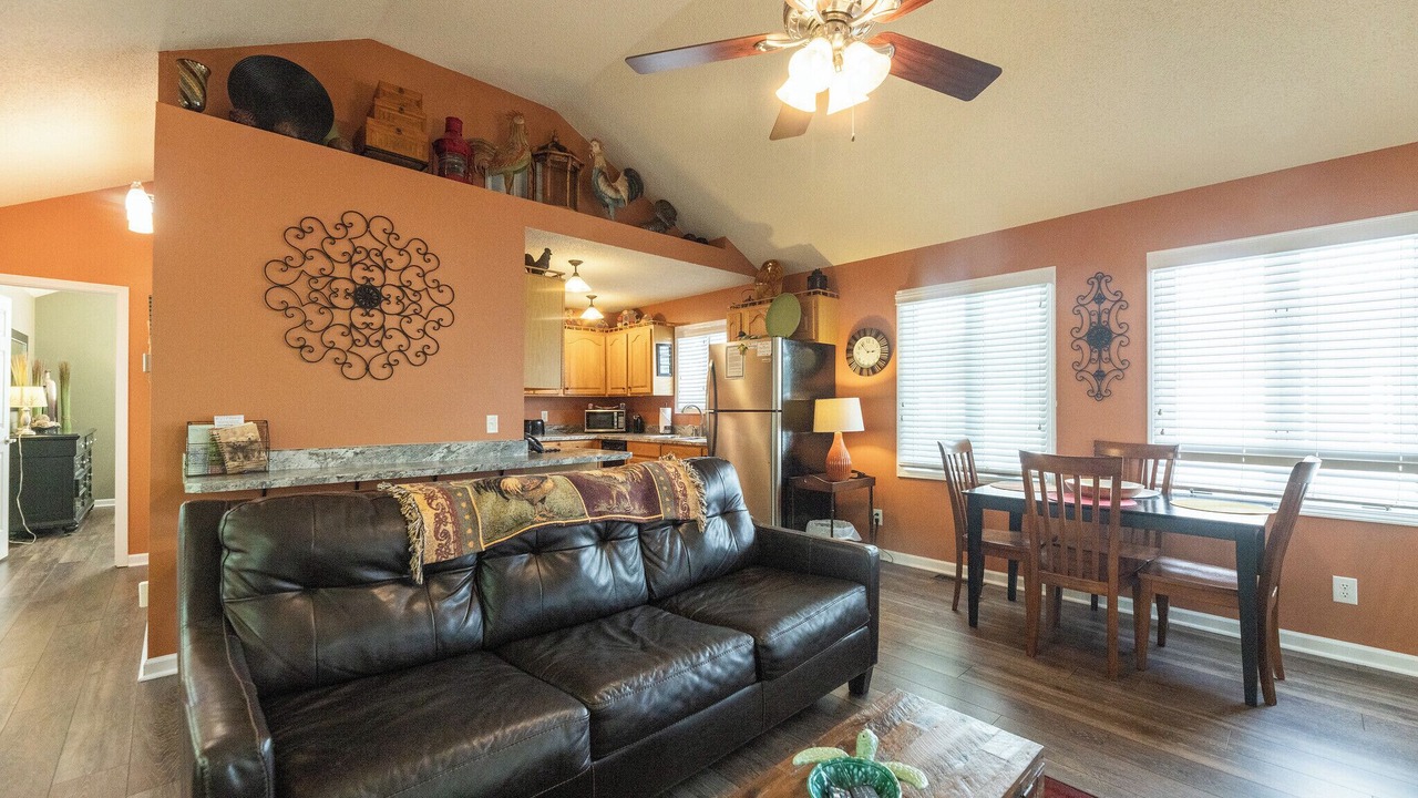 Photo of Livingroom in Grand Rivers