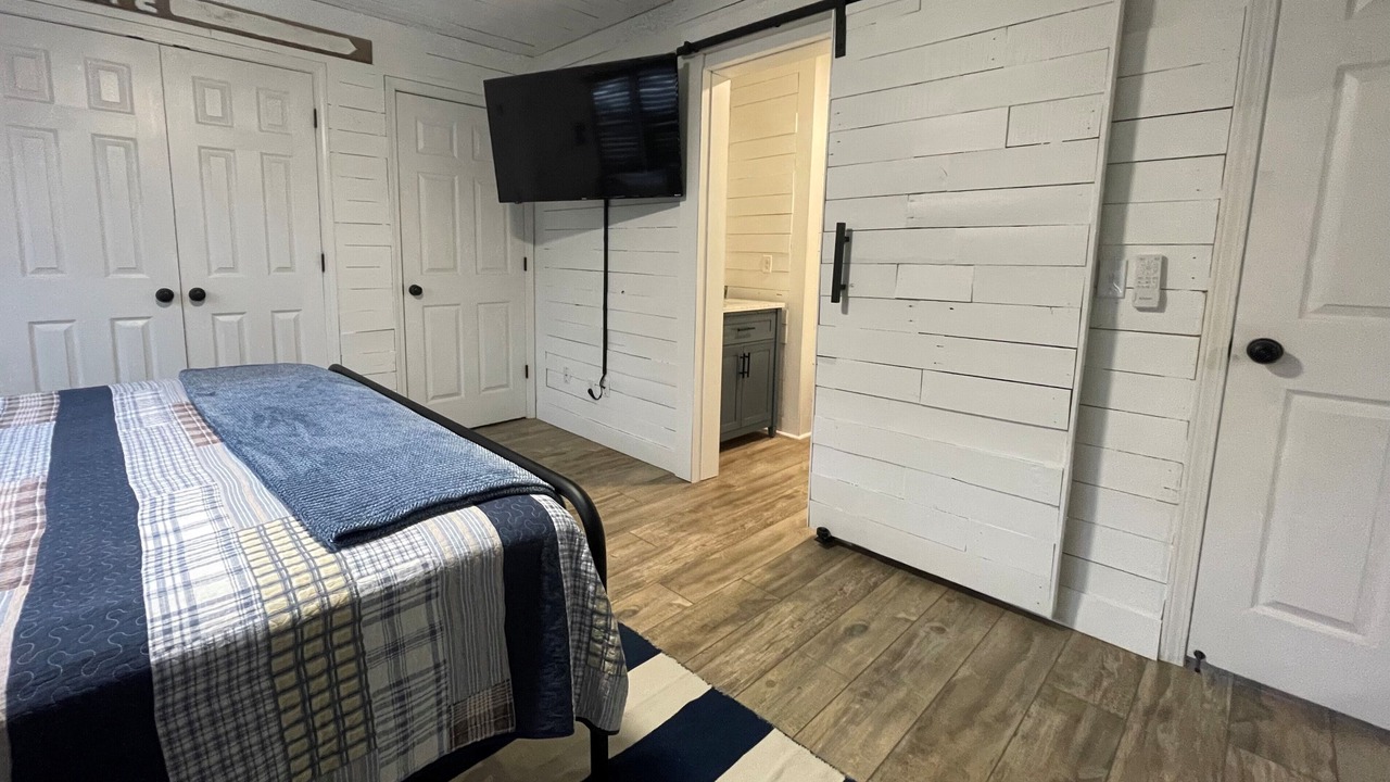 Photo of Bedroom in Grand Rivers