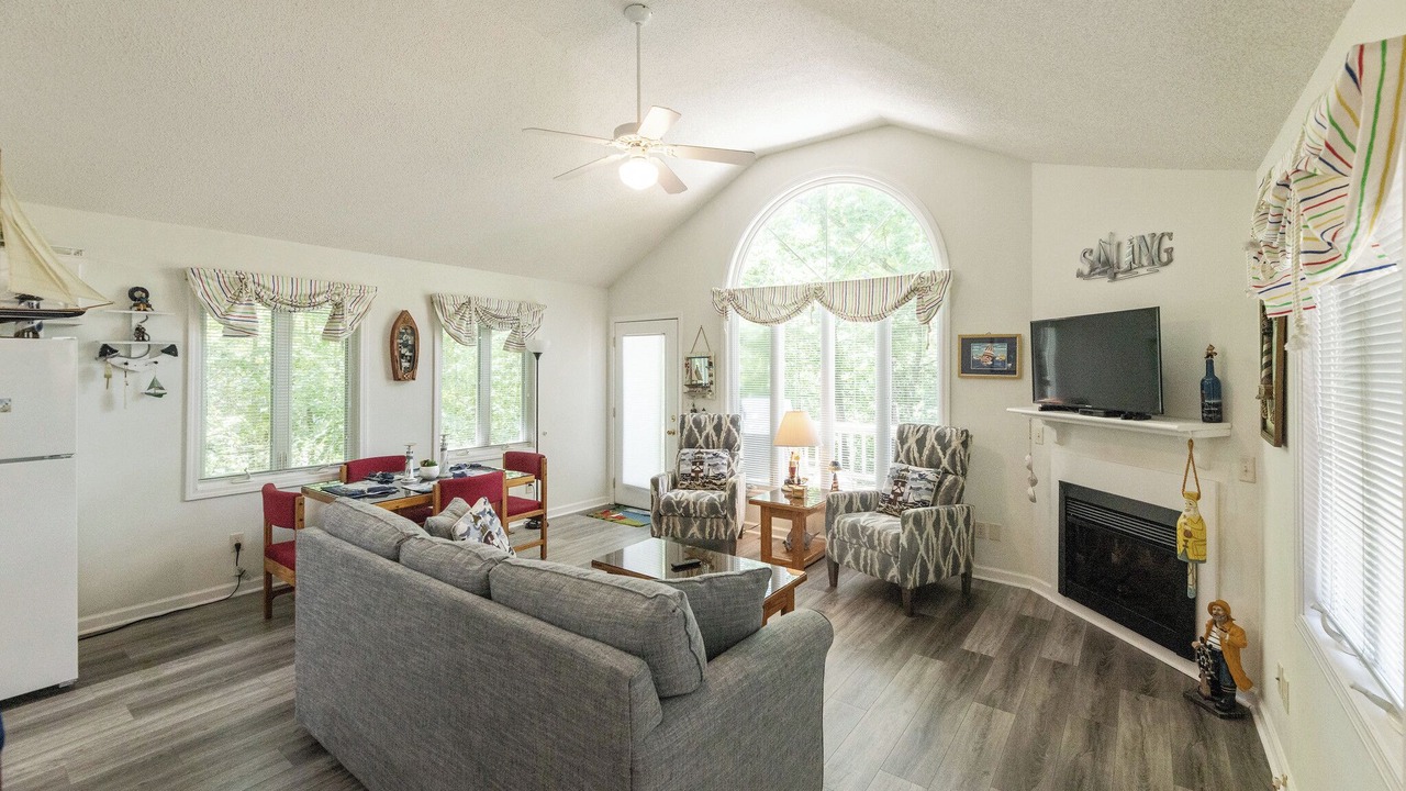 Photo of Livingroom in Grand Rivers