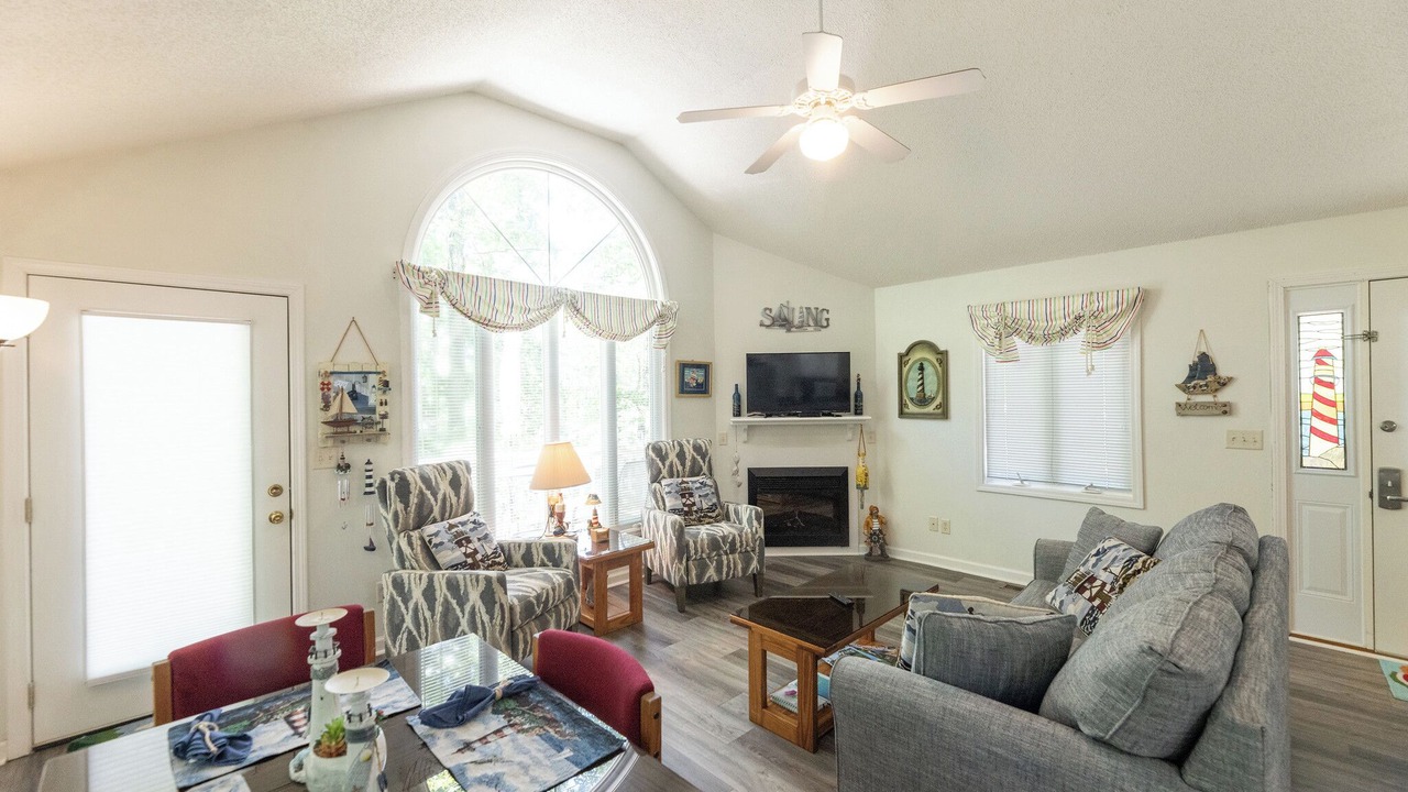 Photo of Livingroom in Grand Rivers