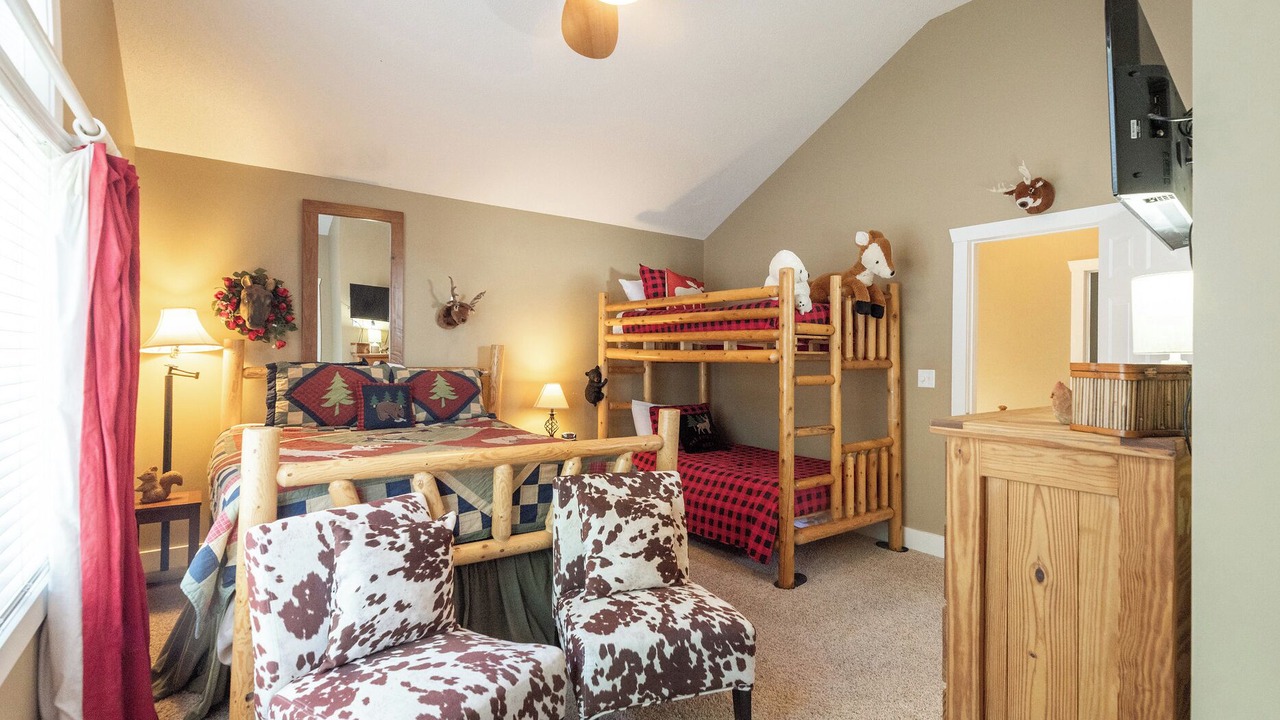 Photo of Bedroom in Grand Rivers