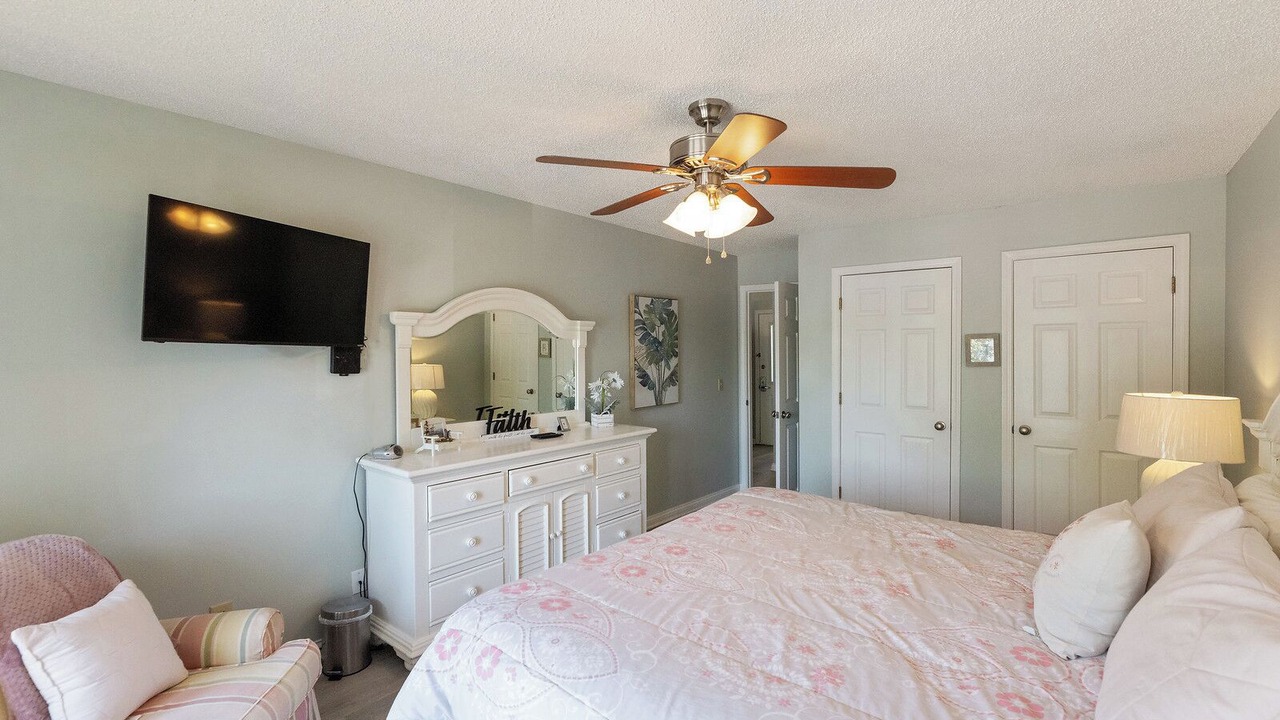 Photo of Bedroom in Grand Rivers