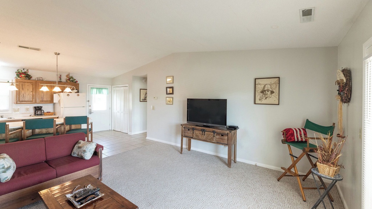Photo of Livingroom in Grand Rivers