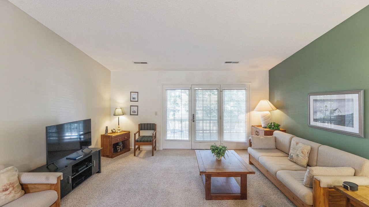 Photo of Livingroom in Grand Rivers